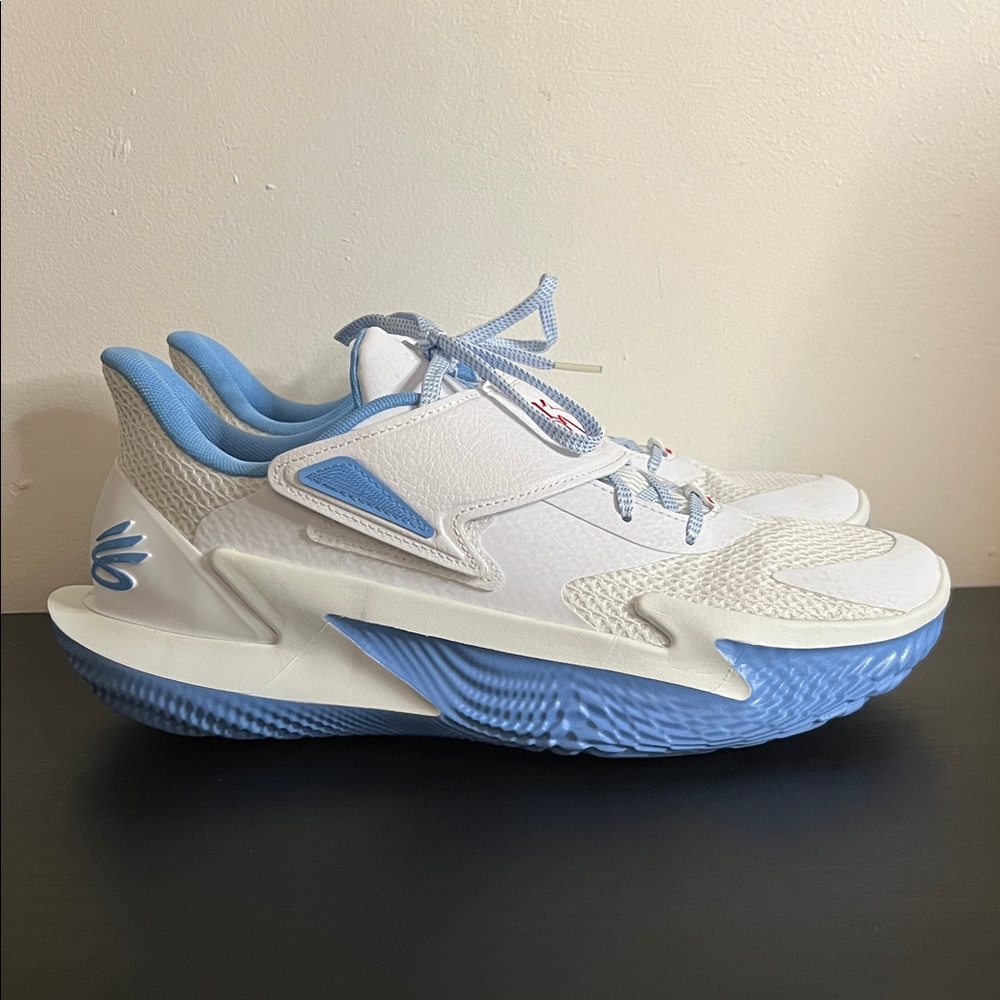 D. Fox 2 'Blue Flame' Basketball Shoes